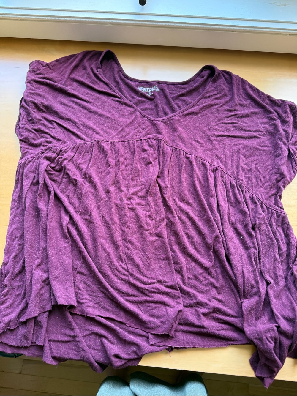 Mudd Plum Gathered V-Neck Women's Top